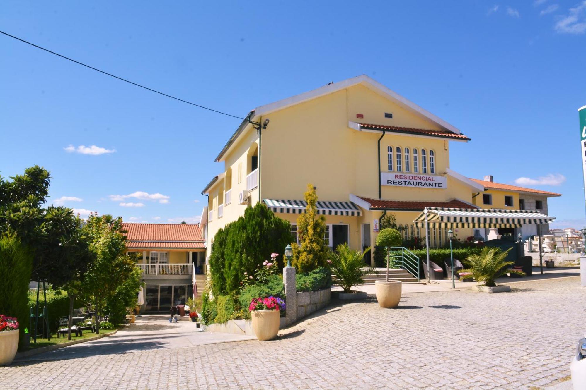 Ze Luis Hotel Chaves Buitenkant foto