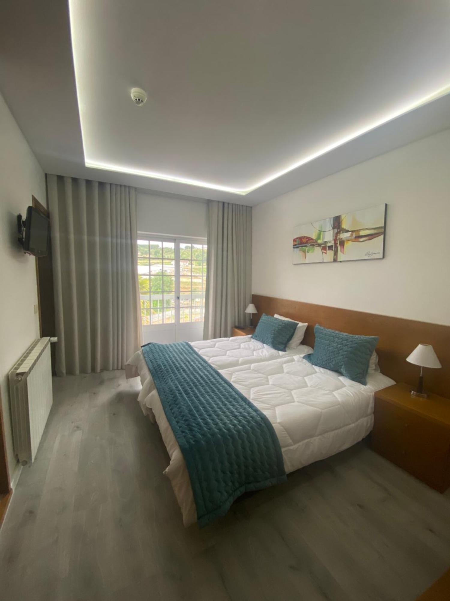 Ze Luis Hotel Chaves Buitenkant foto