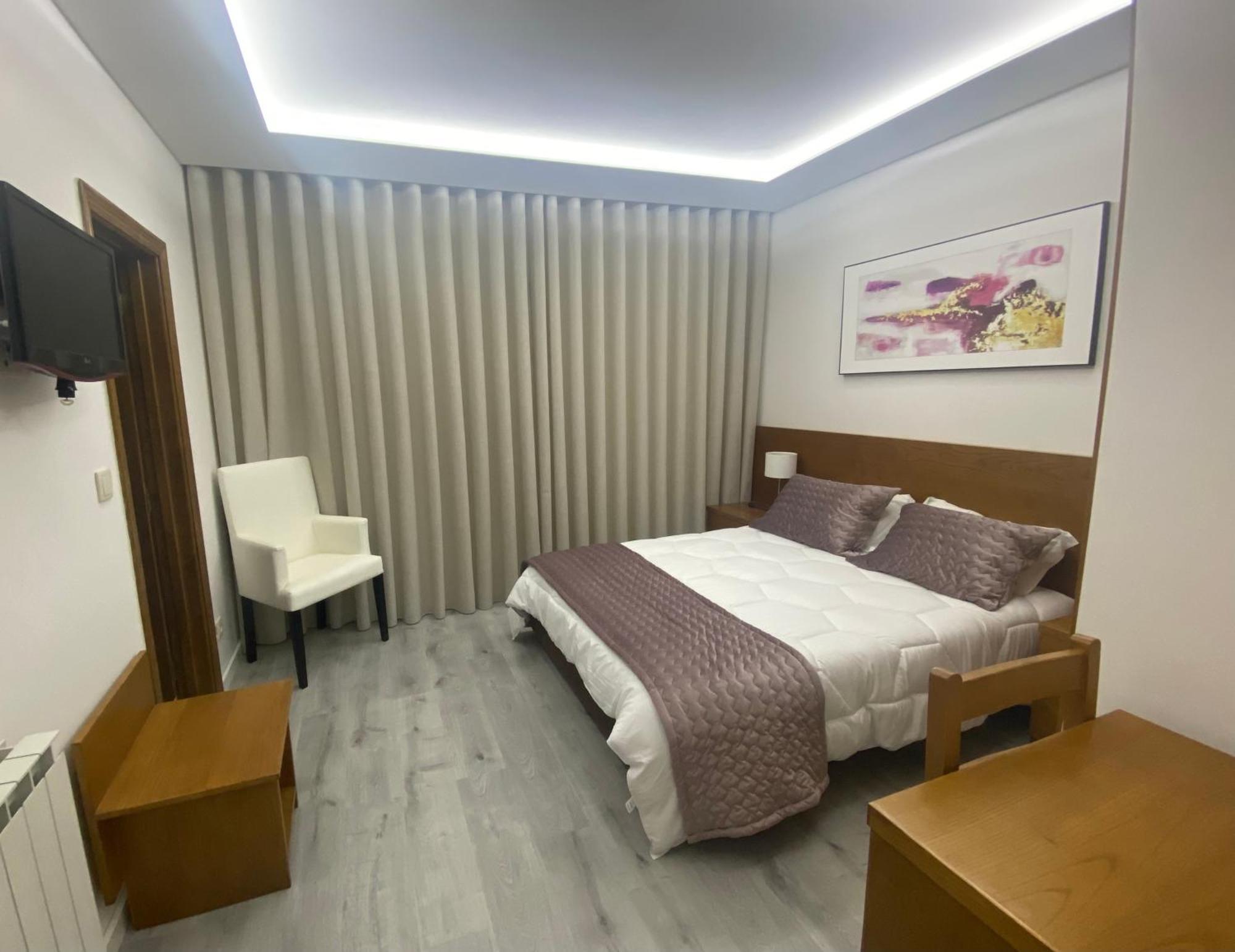 Ze Luis Hotel Chaves Buitenkant foto