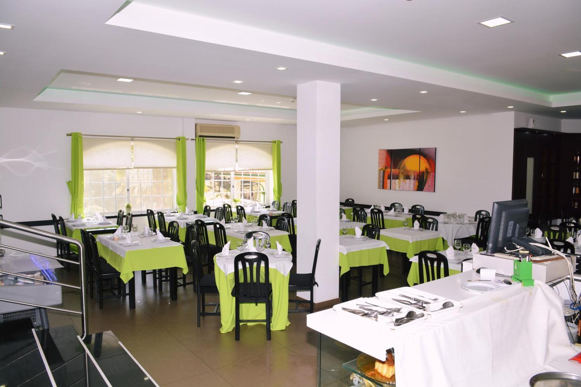 Ze Luis Hotel Chaves Buitenkant foto