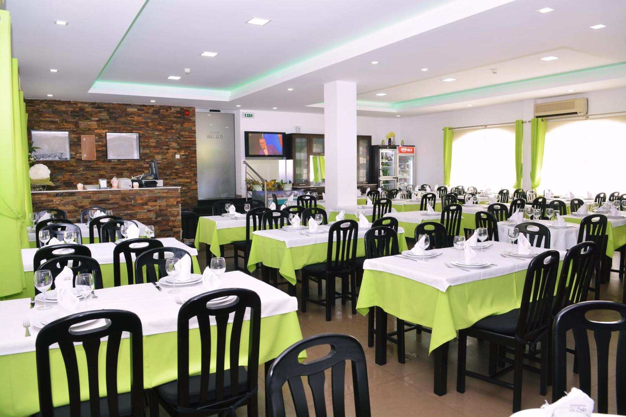 Ze Luis Hotel Chaves Buitenkant foto